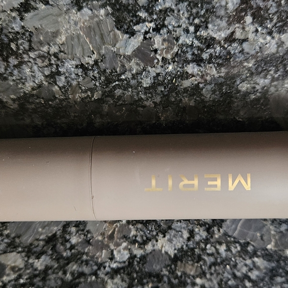 Brand New MERIT, MINIMALIST PERFECTING COMPLEXION STICK - Picture 3 of 3